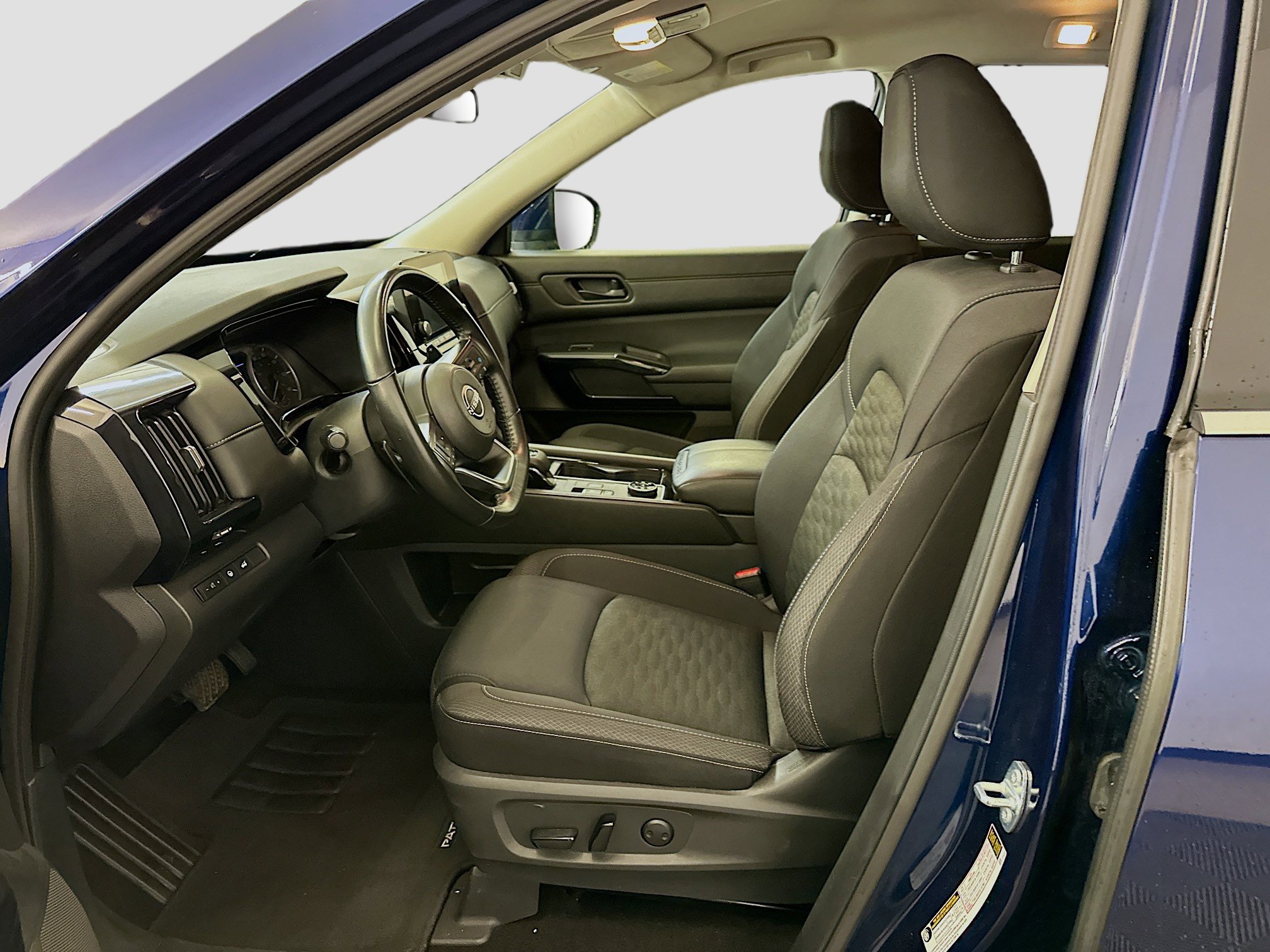 Used 2025 Nissan Pathfinder SV AWD/4WD image 13