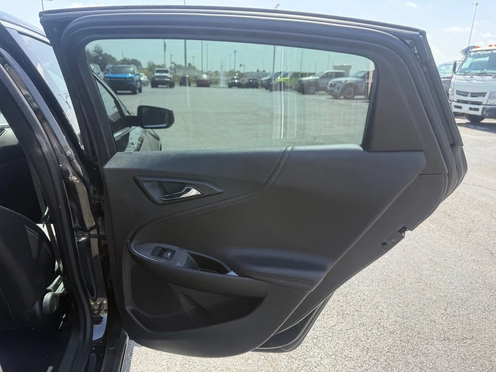 Used 2019 Chevrolet Malibu LT w/ Leather Package FWD image 38