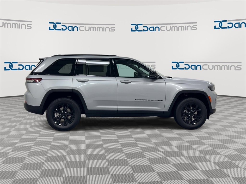 New 2025 Jeep Grand Cherokee Altitude w/ Trailer Tow Package image 9