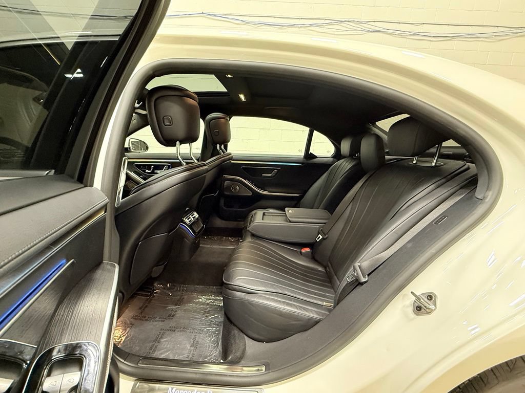 Used 2022 Mercedes-Benz S 500 4MATIC w/ AMG Line Package image 31