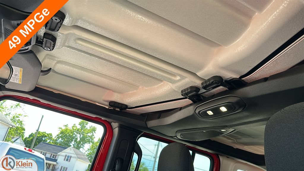 Used 2025 Jeep Wrangler Unlimited Sahara AWD/4WD image 14