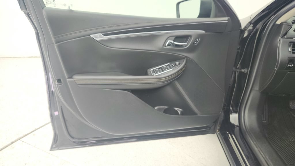 Used 2016 Chevrolet Impala LT w/ Convenience Package FWD image 21
