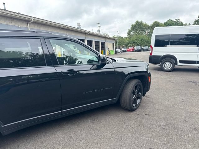 Used 2024 Jeep Grand Cherokee L Altitude AWD/4WD image 9