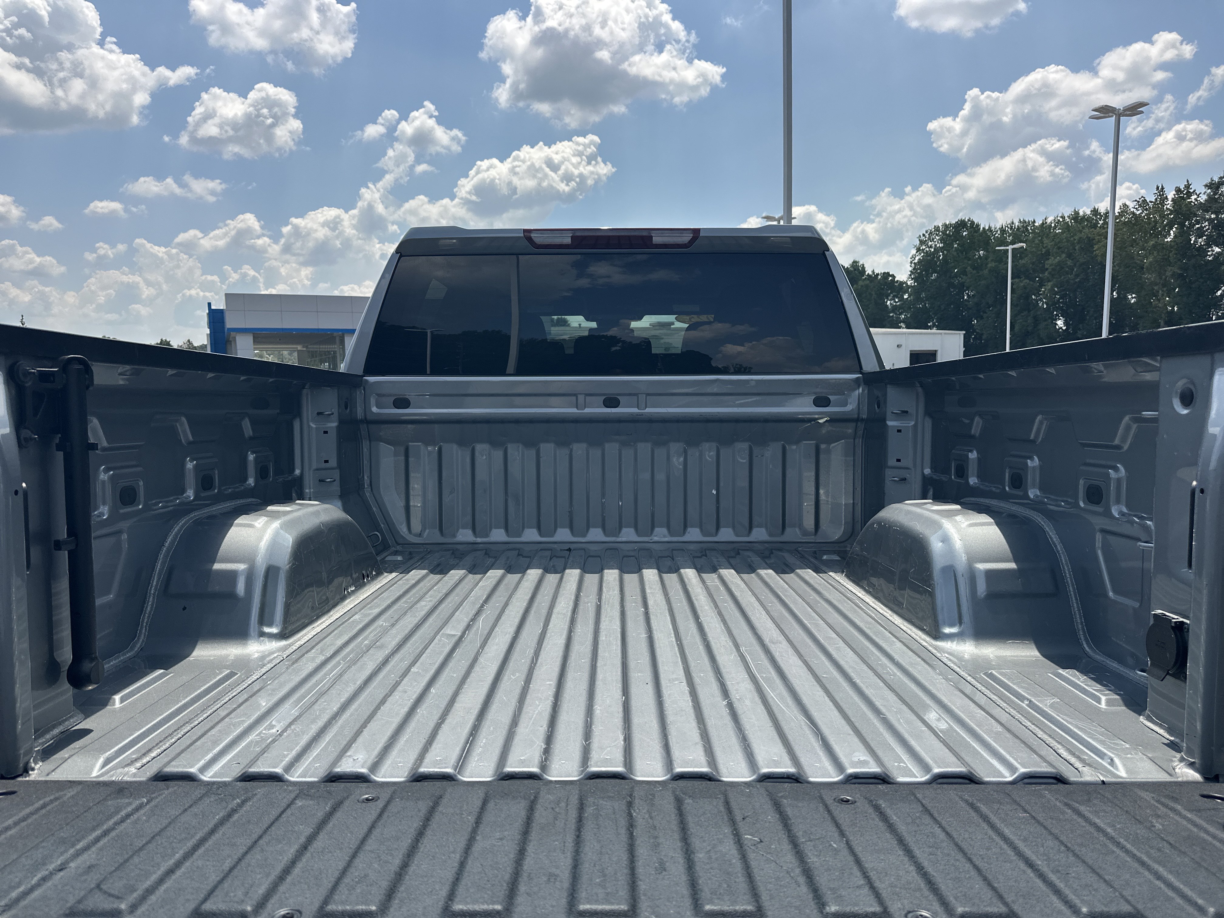 Used 2025 GMC Sierra 1500 SLT AWD/4WD image 19