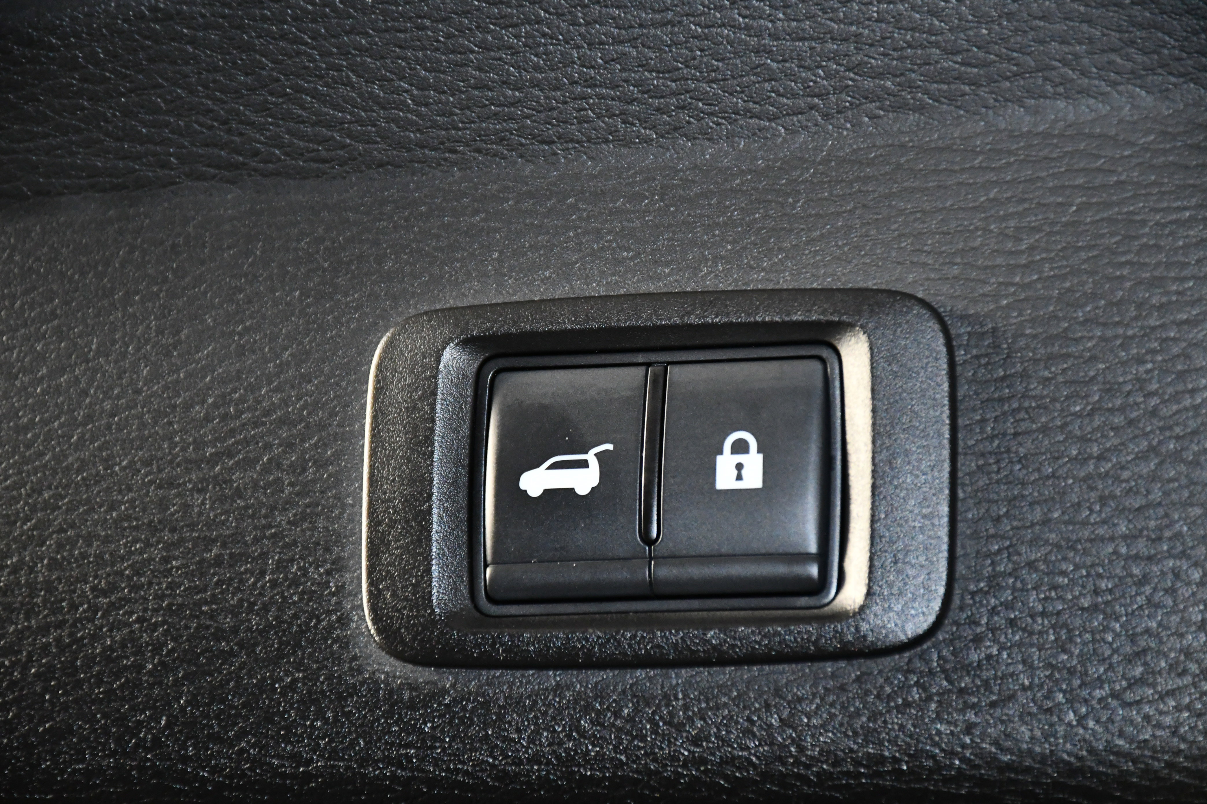 Used 2025 Mitsubishi Outlander SE image 45