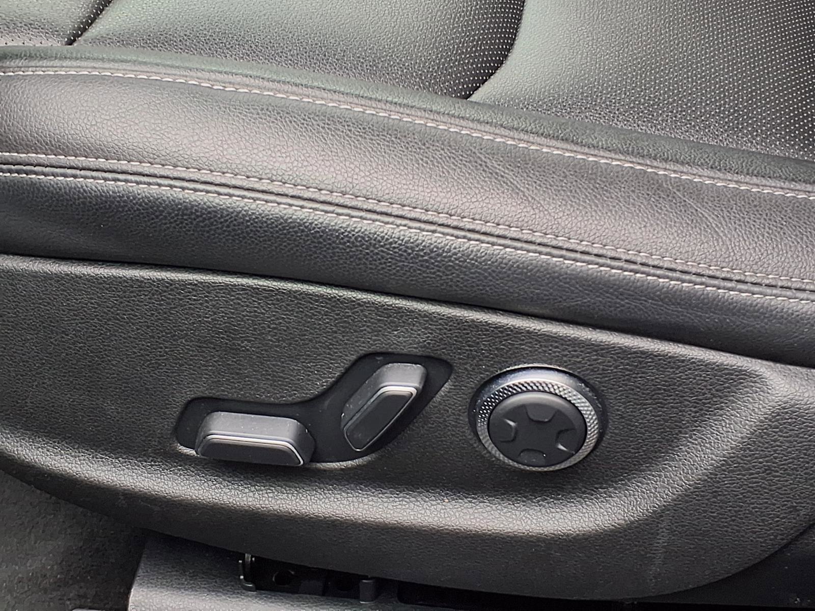 Used 2025 Genesis GV70 2.5T image 4