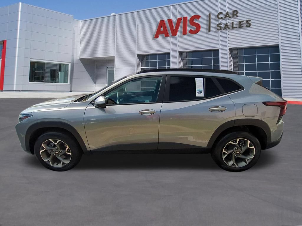 Used 2025 Chevrolet Trax LT w/ LT Convenience Package FWD image 10