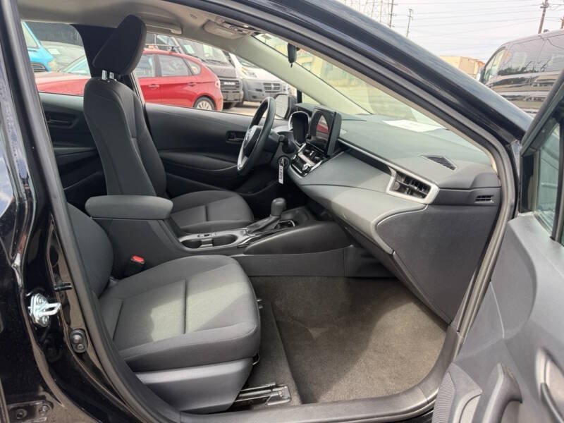 Used 2025 Toyota Corolla LE FWD image 7
