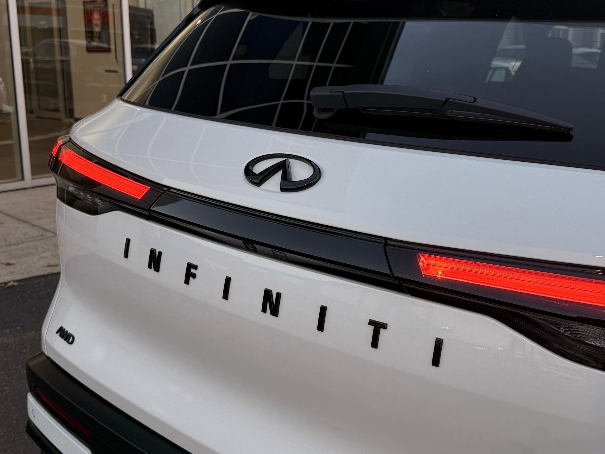 Used 2025 INFINITI QX60 Luxe w/ Black Edition image 11