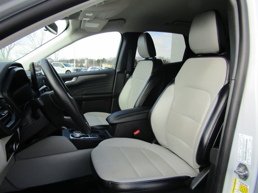 Used 2025 Ford Escape SE image 14