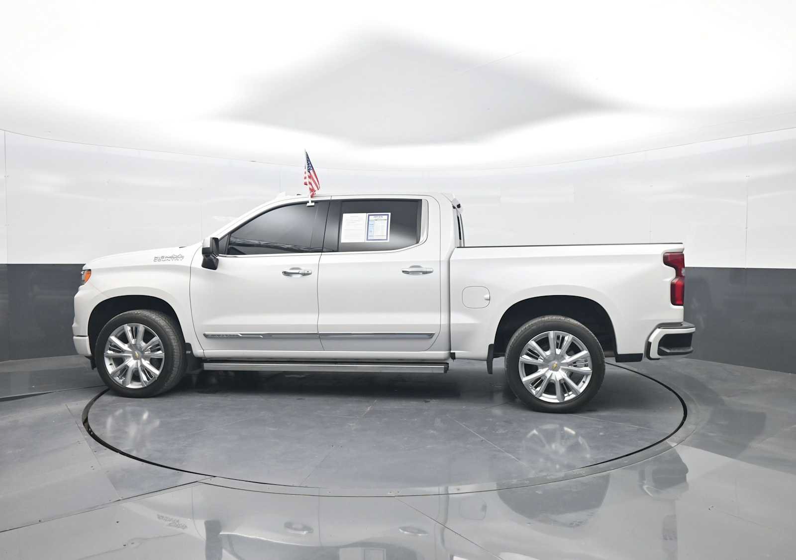 Used 2024 Chevrolet Silverado 1500 High Country w/ High Country Premium Package AWD/4WD image 5