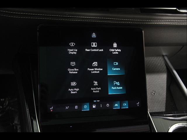 Certified 2025 Cadillac Escalade Sport w/ LPO, ONYX Package AWD/4WD image 17