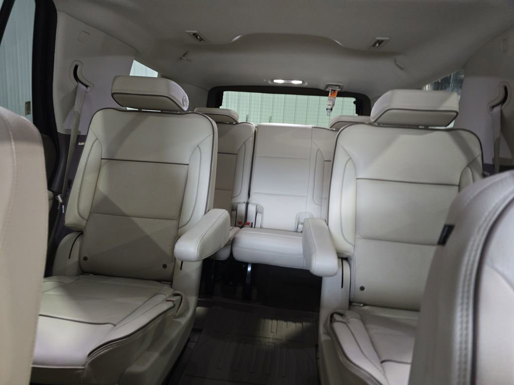 Used 2021 GMC Yukon Denali w/ Denali Premium Package image 13
