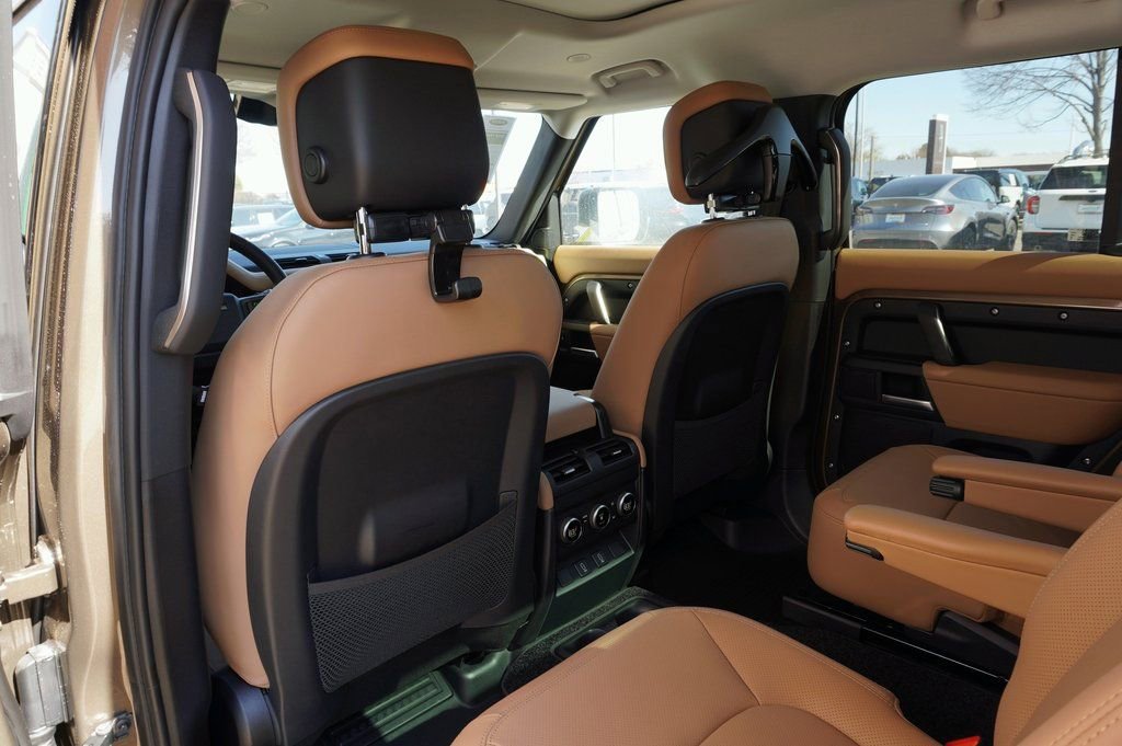 New 2026 Land Rover Defender 130 X-Dynamic SE image 30