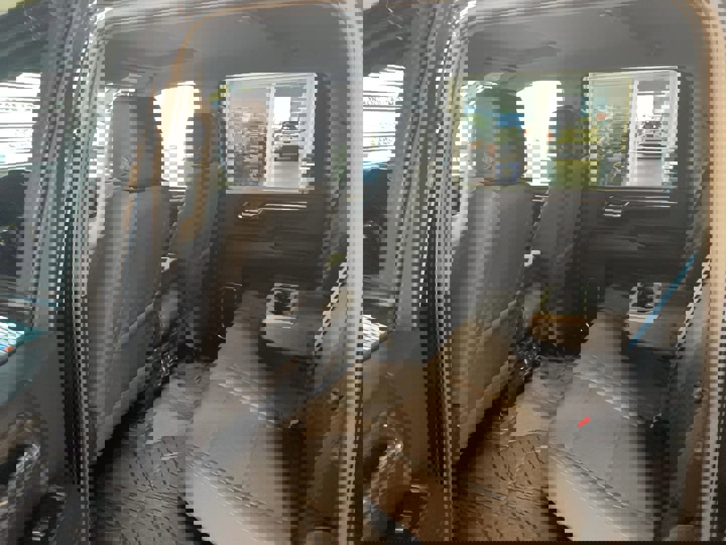 Used 2024 Chevrolet Silverado 2500 LT w/ Convenience Package image 26