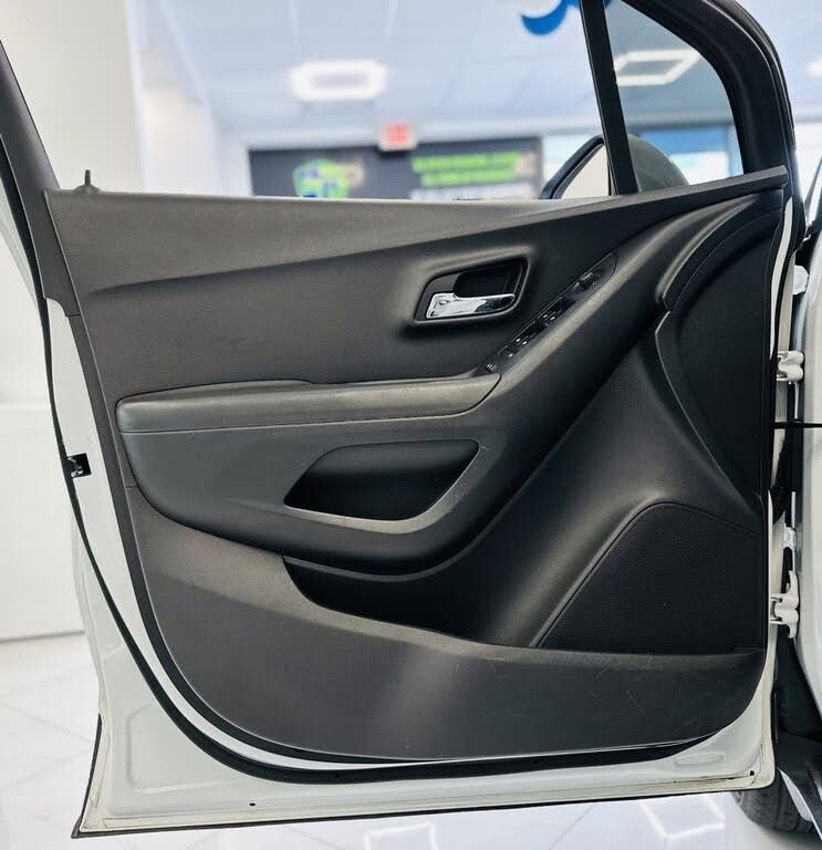 Used 2019 Chevrolet Trax LT w/ LT Convenience Package image 30