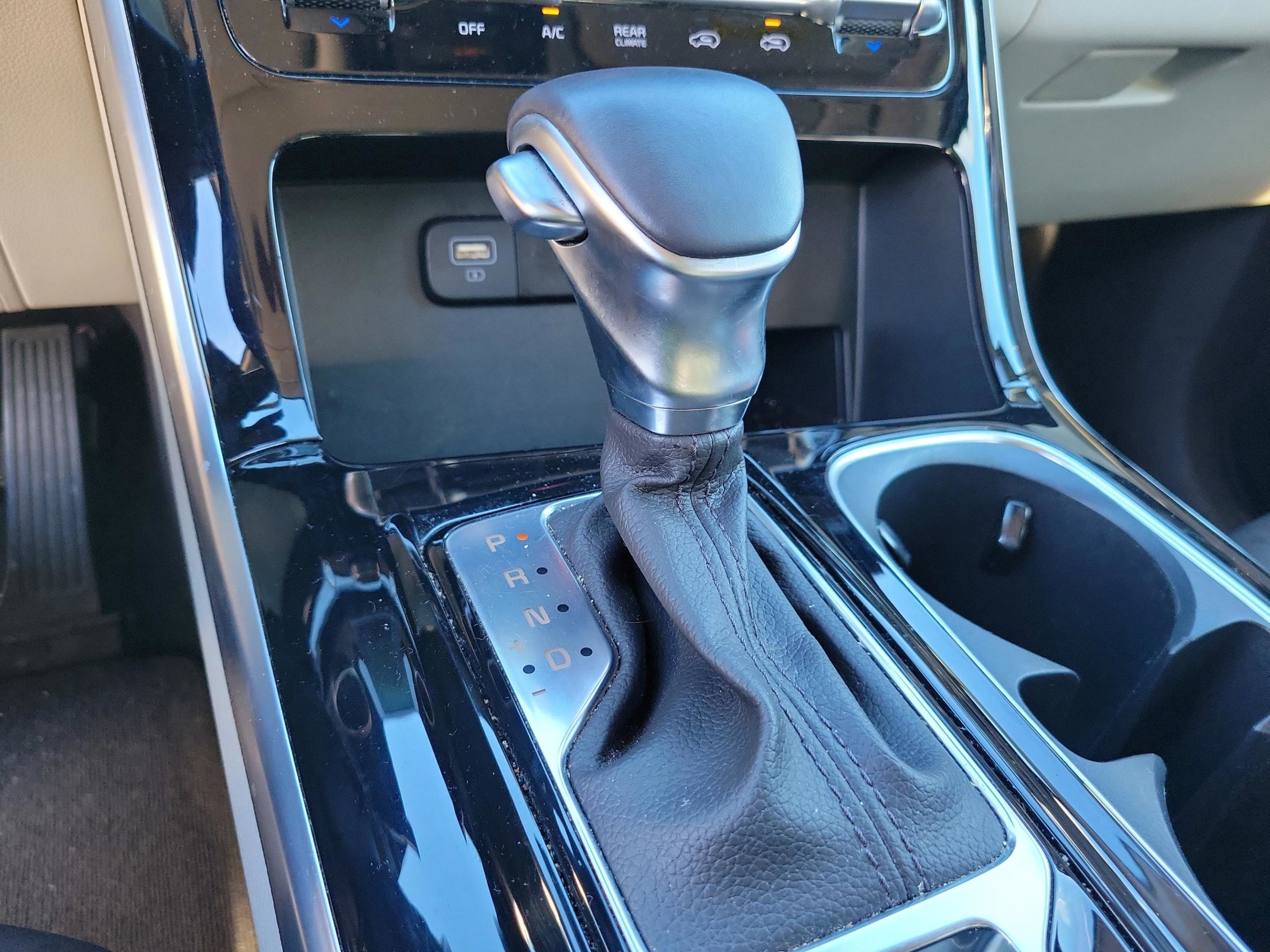 Used 2024 Kia Carnival EX image 31