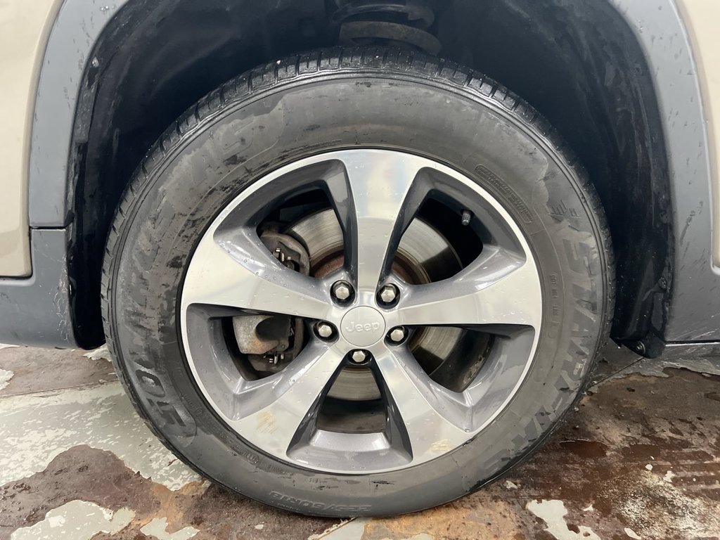 Used 2019 Jeep Cherokee Limited AWD/4WD image 26