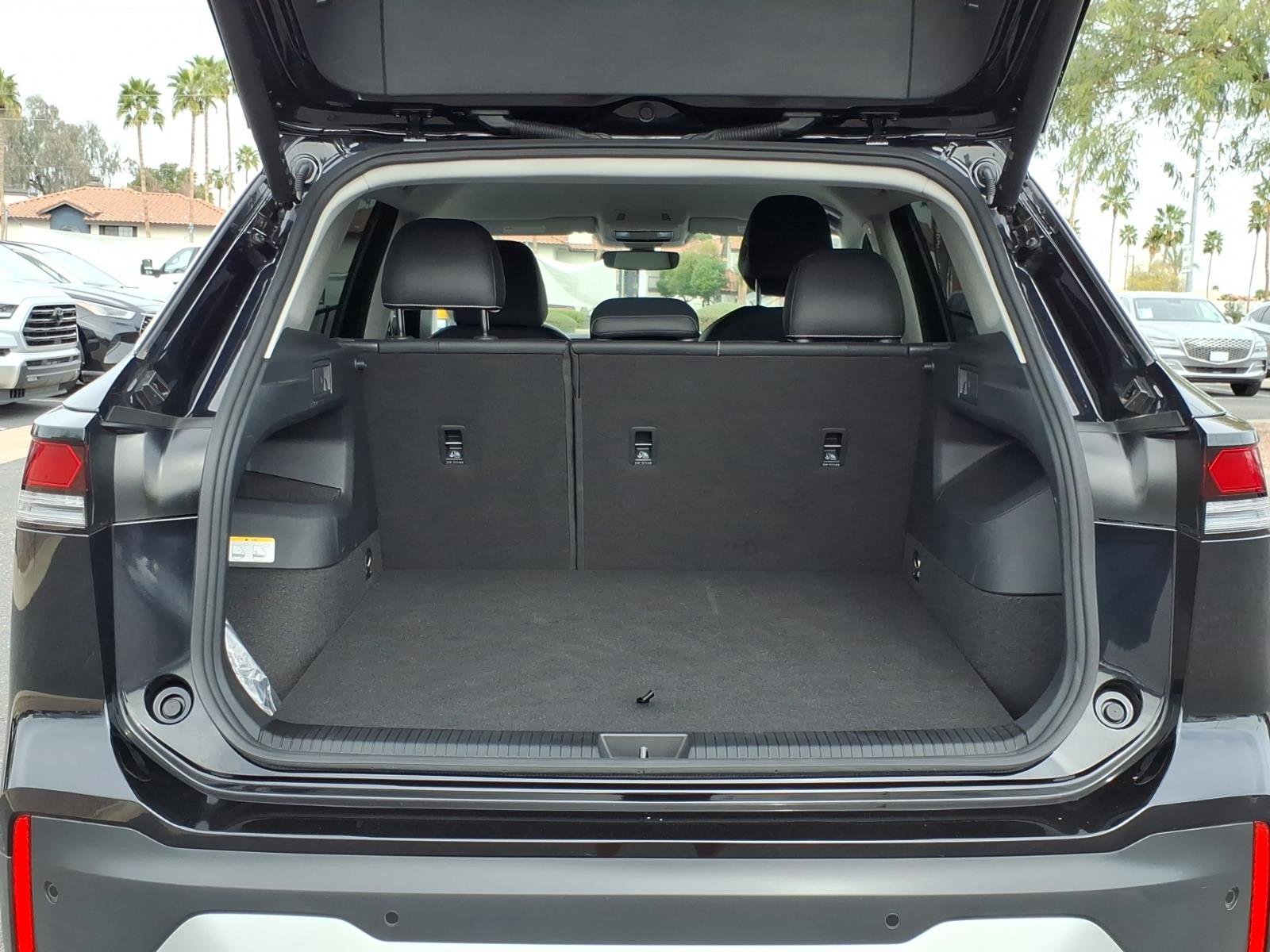 Certified 2025 Volkswagen Tiguan SE AWD/4WD image 17