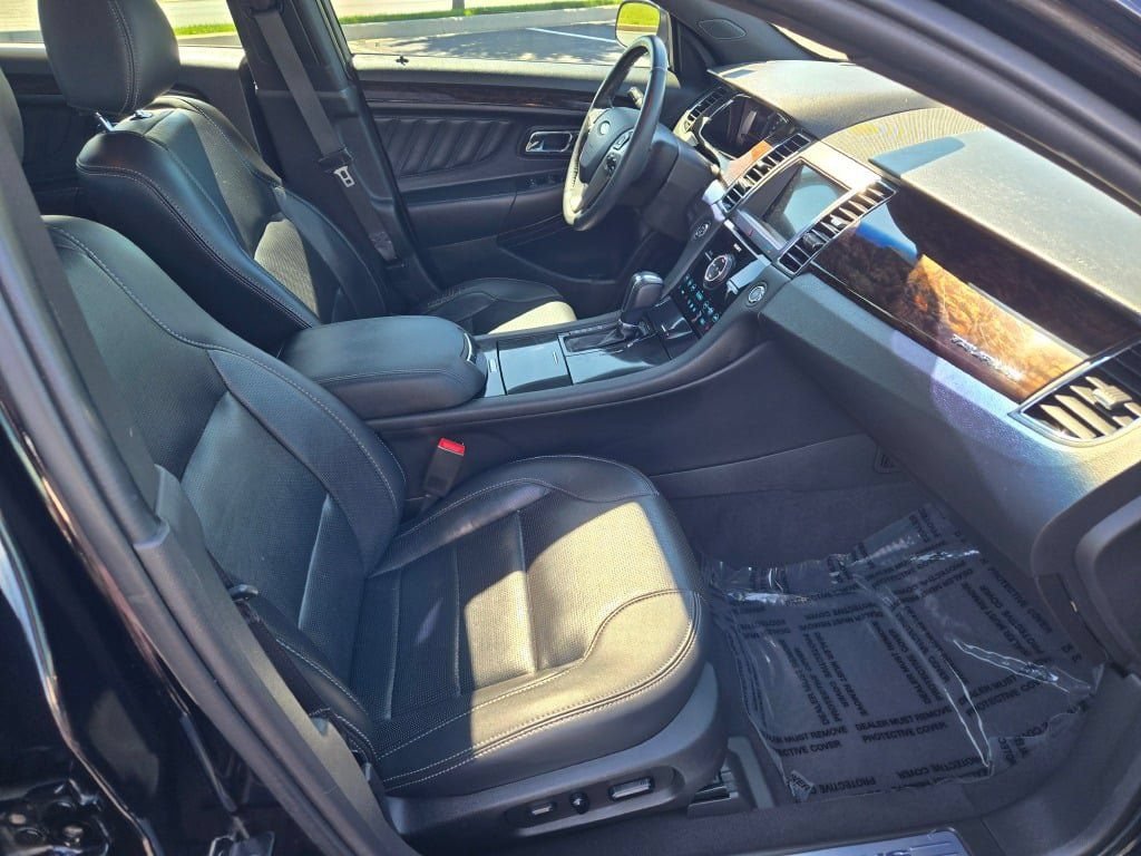 Used 2019 Ford Taurus Limited AWD/4WD image 7