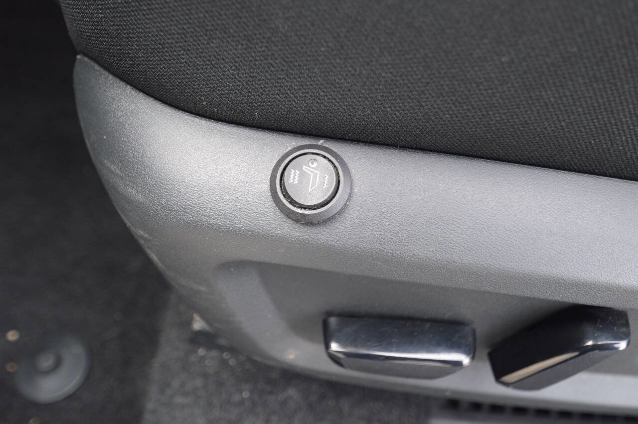 Used 2023 Nissan Rogue SV AWD/4WD image 7