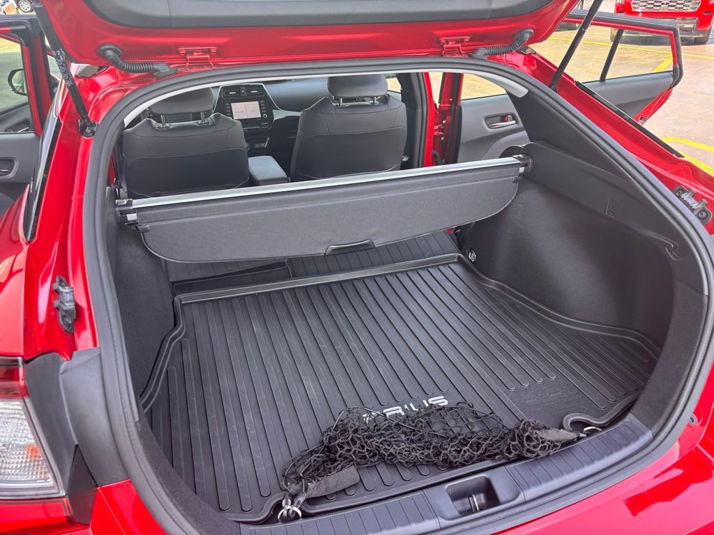 Used 2022 Toyota Prius XLE image 16