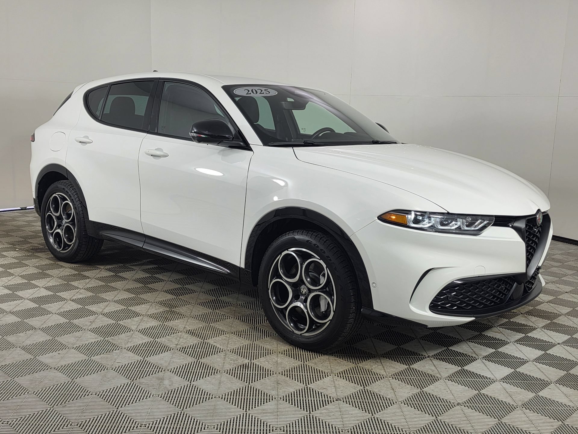 Used 2025 Alfa Romeo Tonale w/ Premium Package