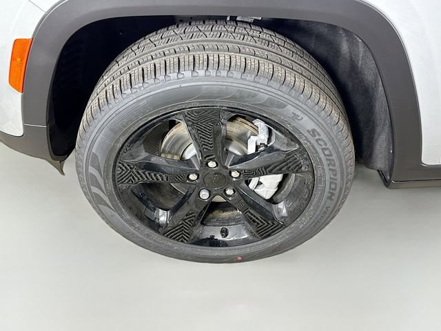 New 2025 Jeep Grand Cherokee Limited w/ Black Appearance Package image 29