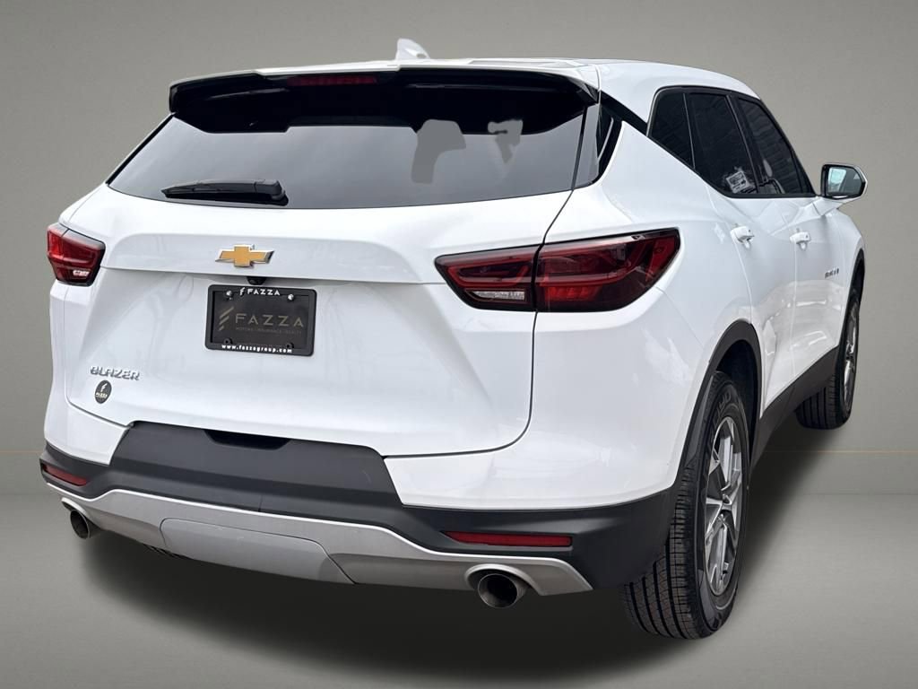 Used 2025 Chevrolet Blazer LT FWD image 5