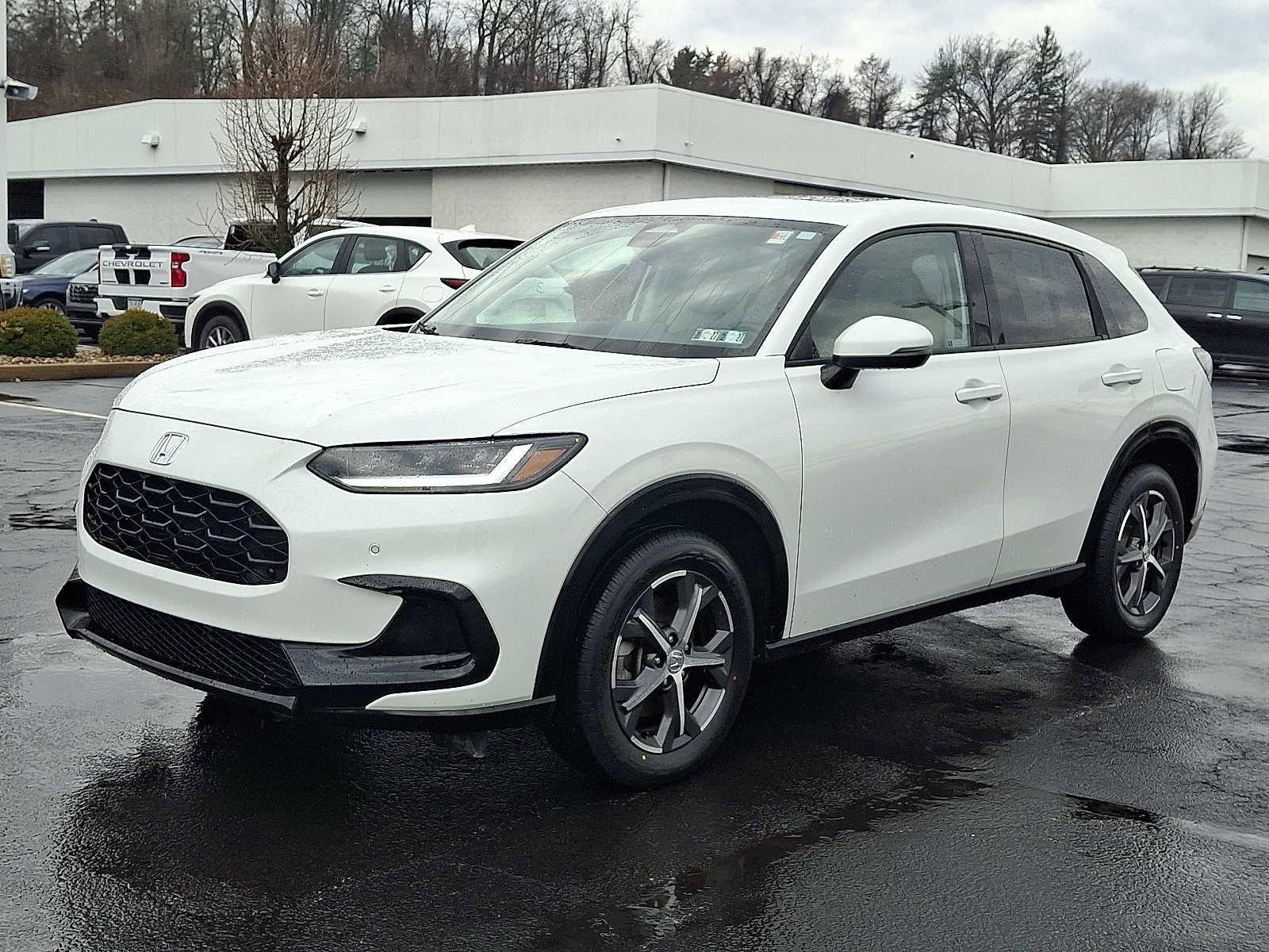 Used 2023 Honda HR-V EX-L image 3