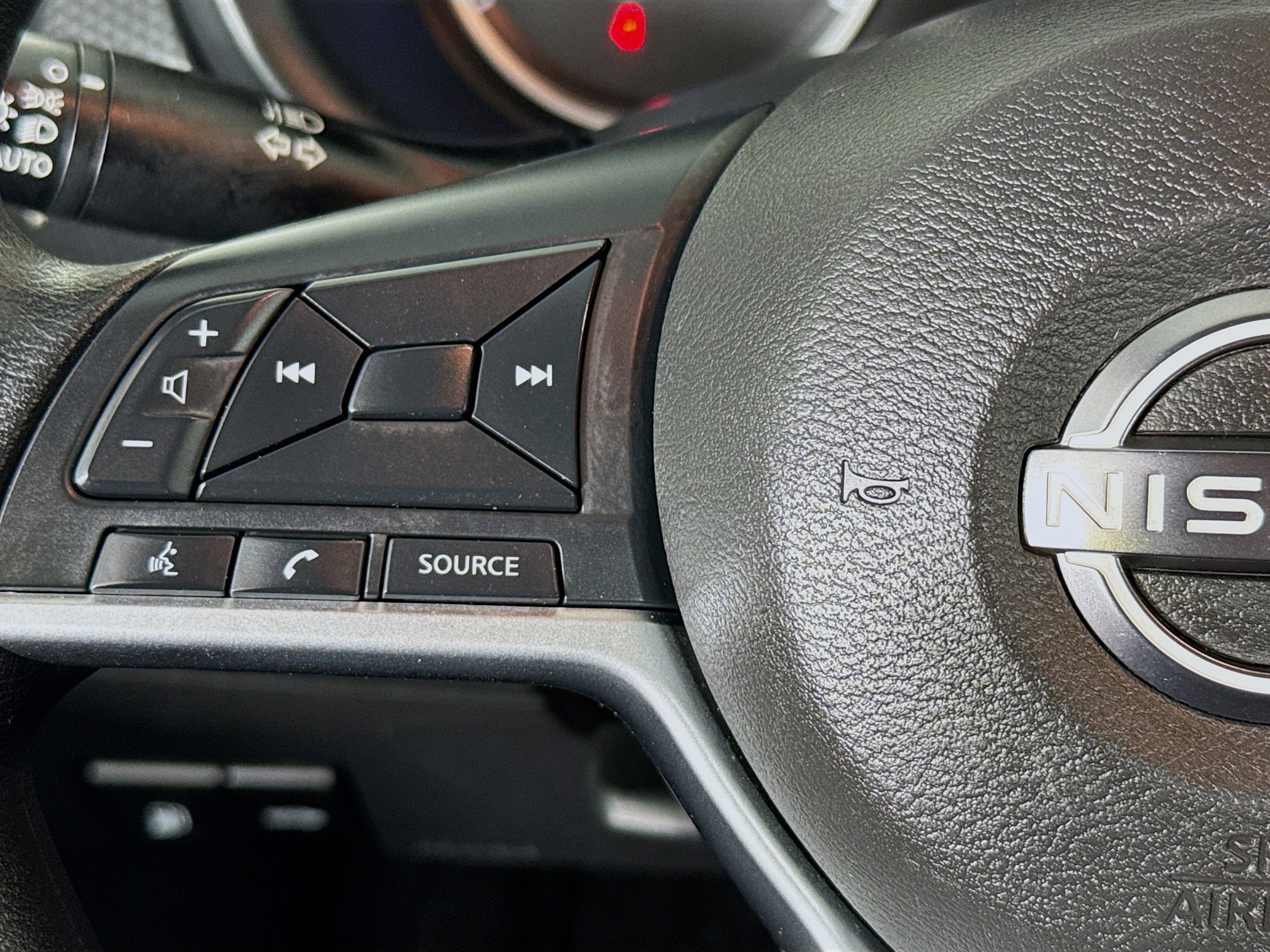 Used 2022 Nissan Kicks S image 13