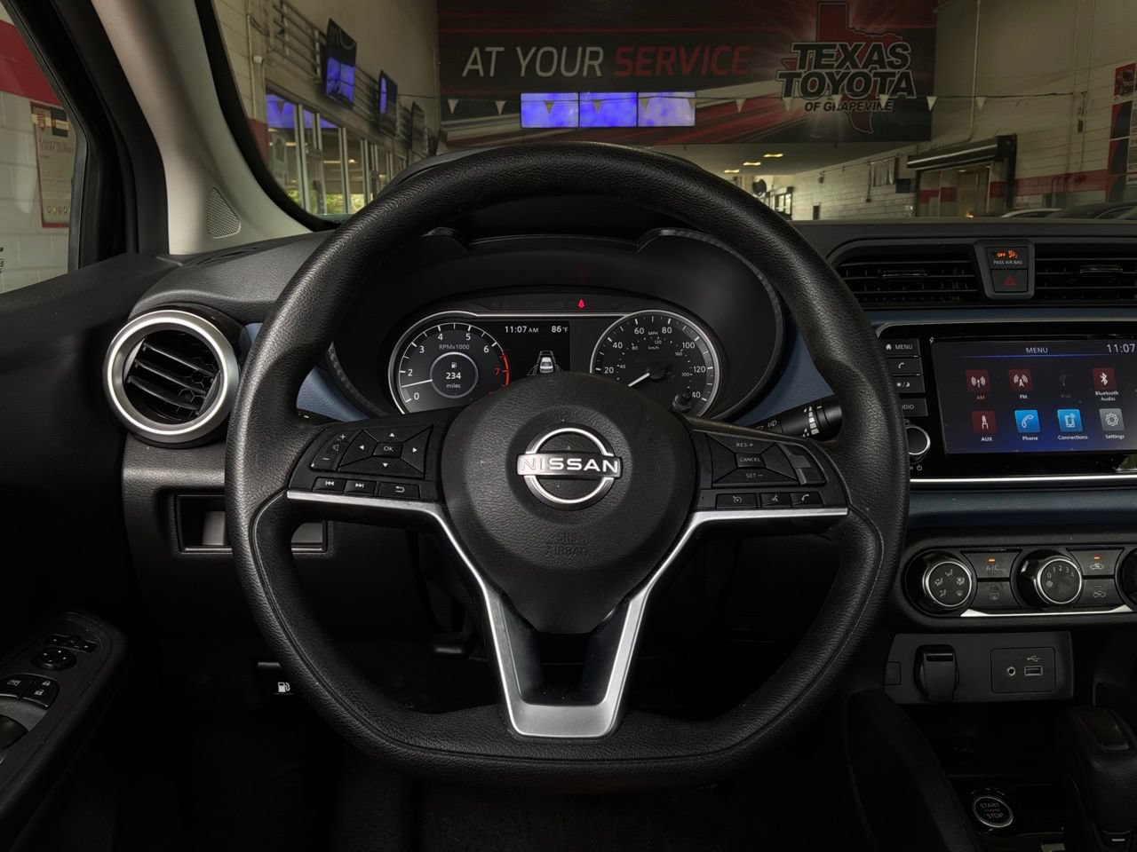 Used 2025 Nissan Versa SV FWD image 30