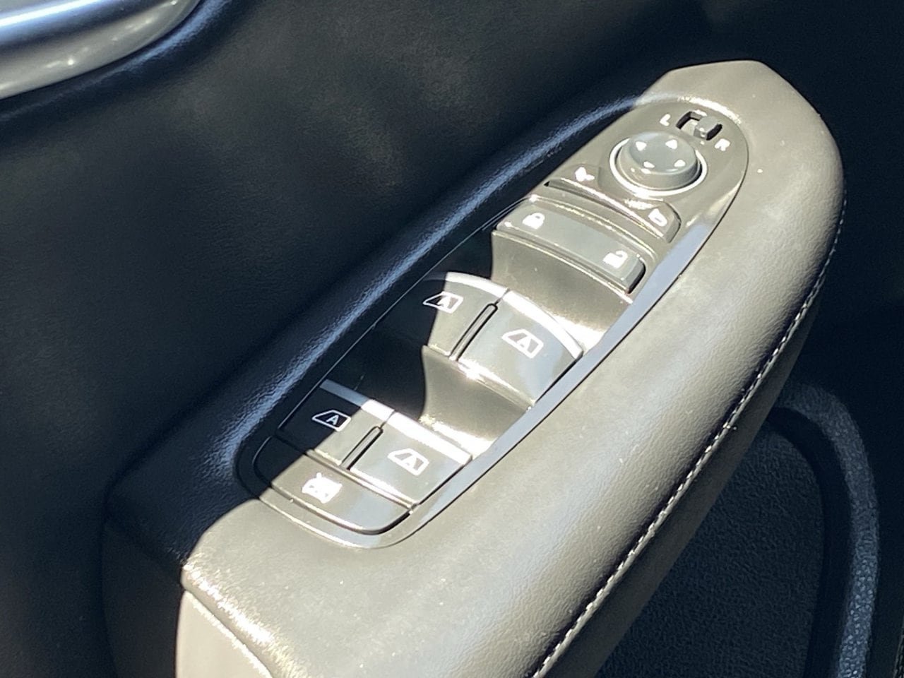 Certified 2023 INFINITI QX50 Luxe FWD image 30