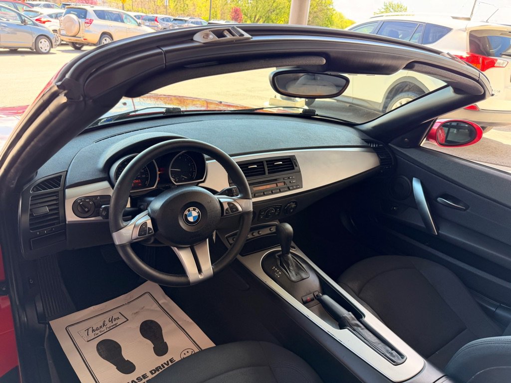 Used 2005 BMW Z4 2.5i RWD image 9