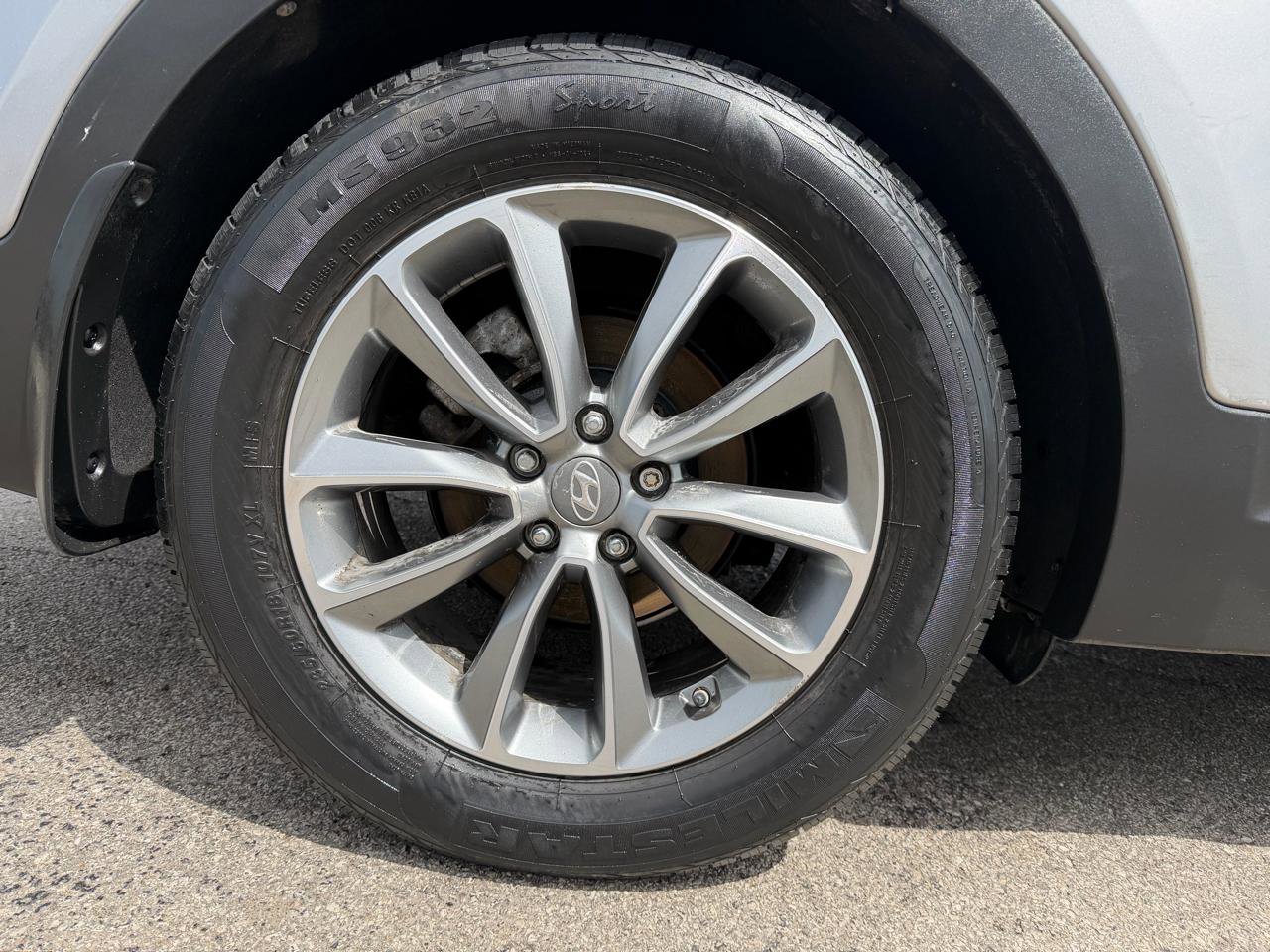 Used 2017 Hyundai Santa Fe SE AWD/4WD image 11