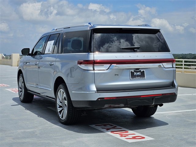 Used 2024 Lincoln Navigator L 4WD image 5