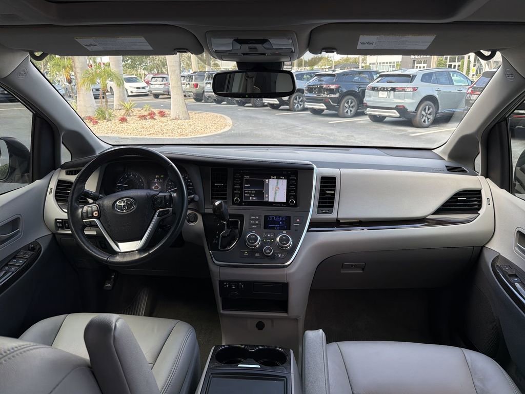 Used 2019 Toyota Sienna XLE w/ XLE Navigation Package FWD image 10