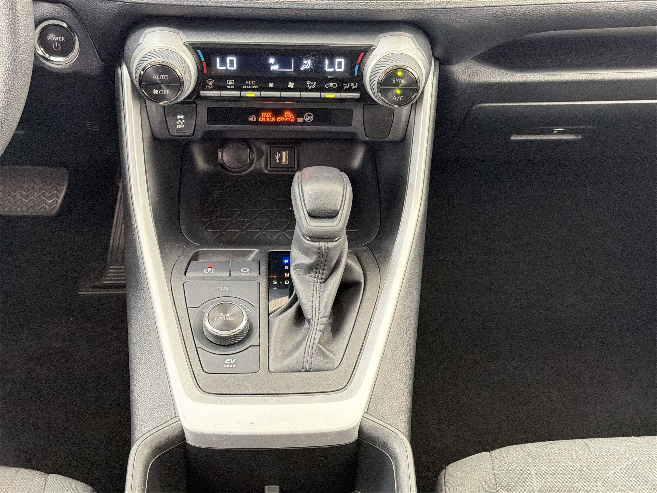 Used 2024 Toyota RAV4 XLE AWD/4WD image 18