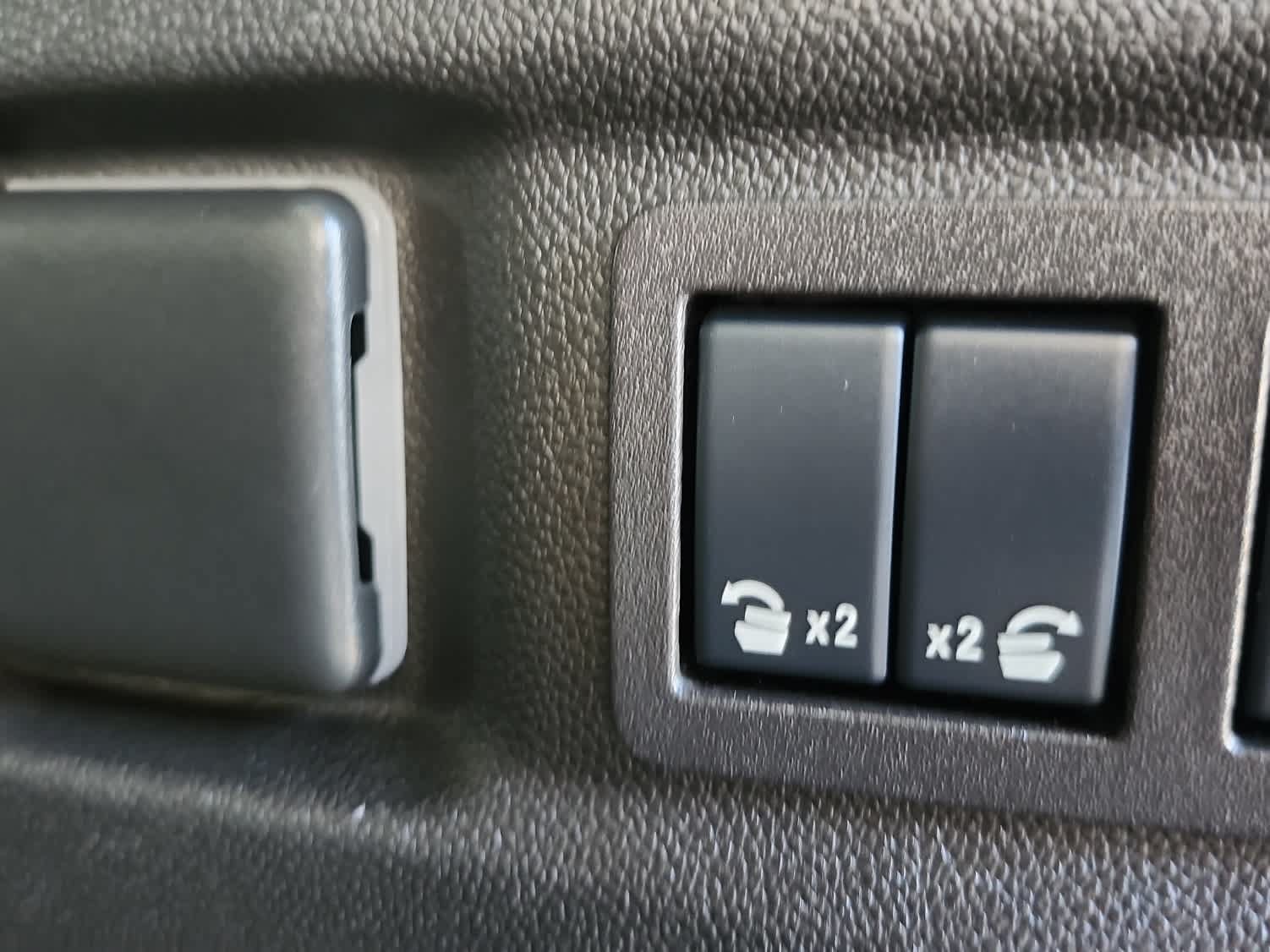 Used 2025 GMC Yukon XL Denali AWD/4WD image 38