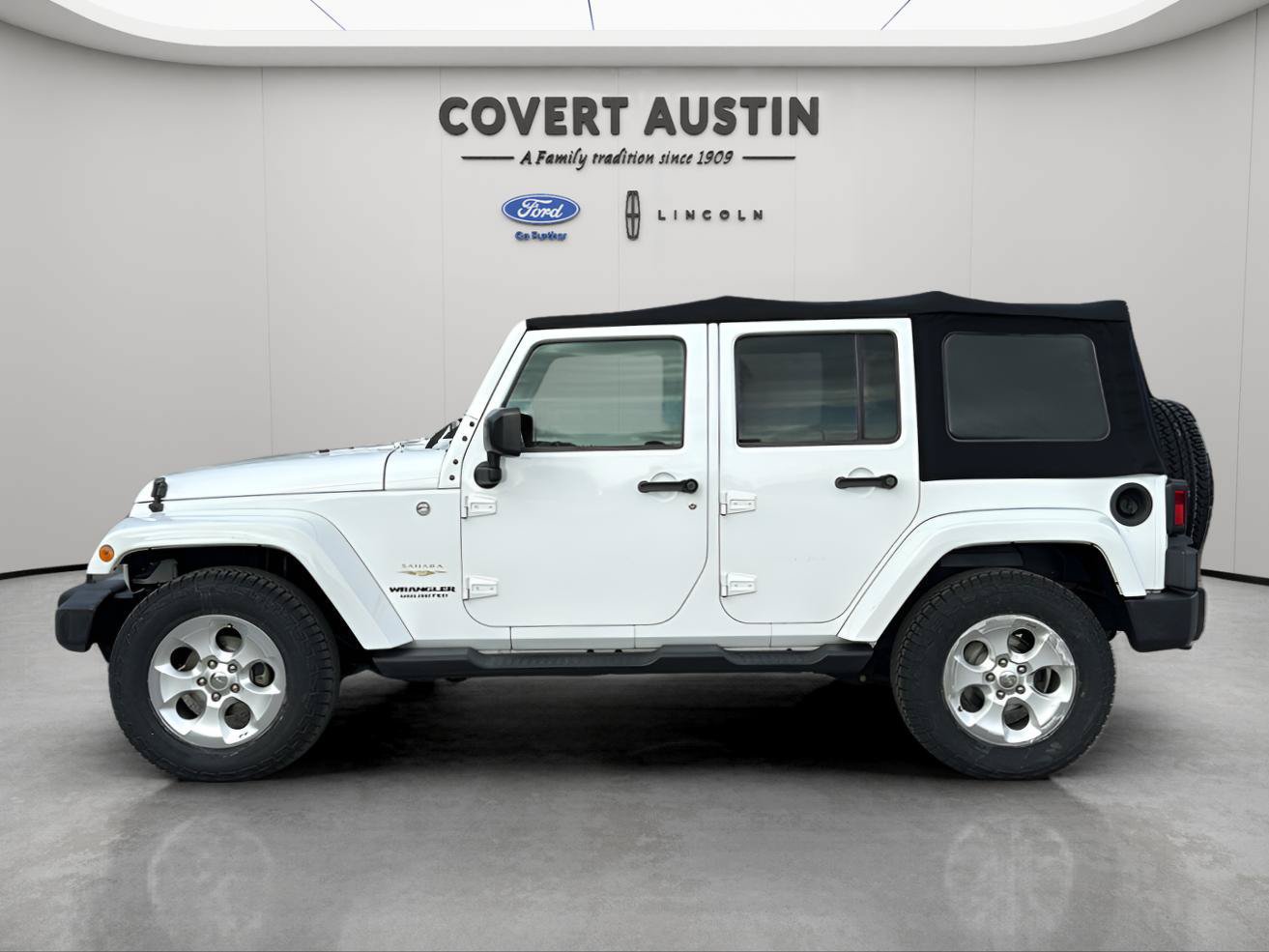 Used 2015 Jeep Wrangler Unlimited Sahara w/ Connectivity Group AWD/4WD image 2
