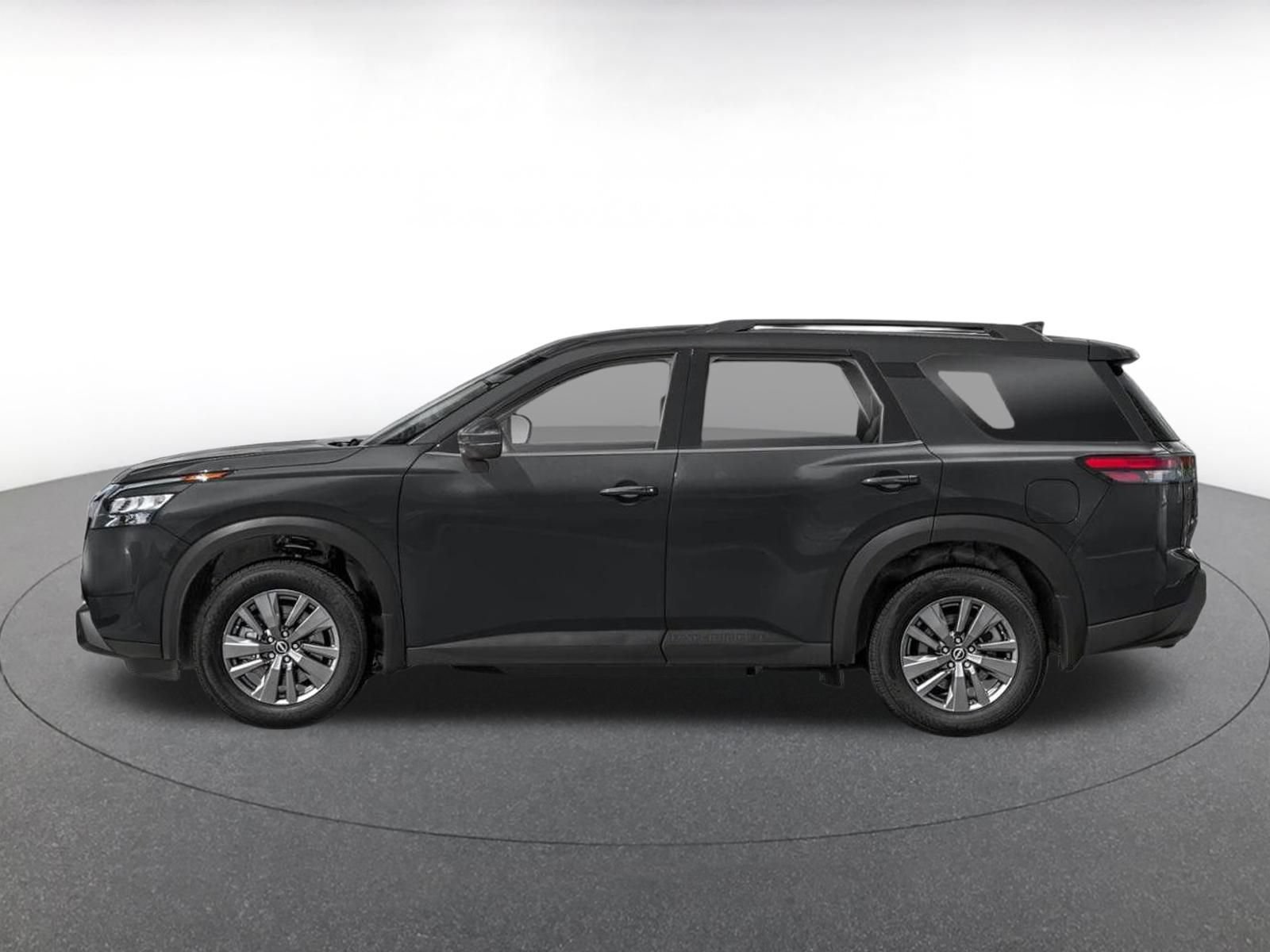 Used 2025 Nissan Pathfinder SV FWD image 4