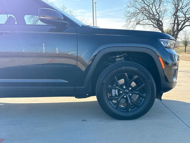 Used 2025 Jeep Grand Cherokee Altitude image 5