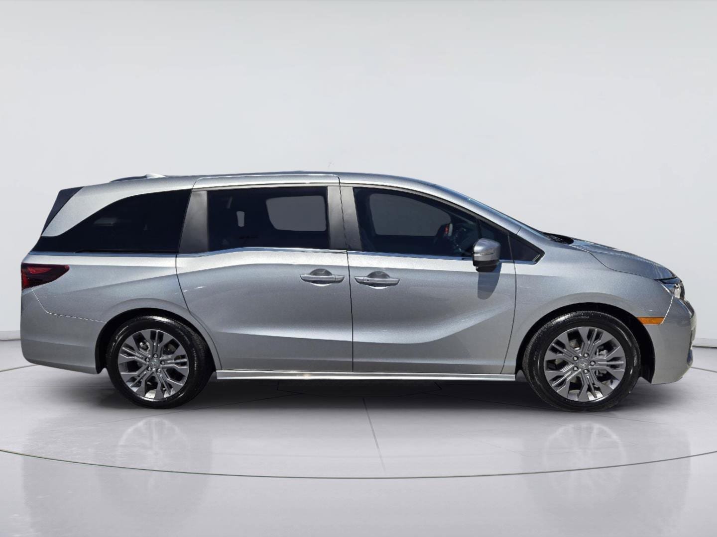 Used 2025 Honda Odyssey Touring image 4