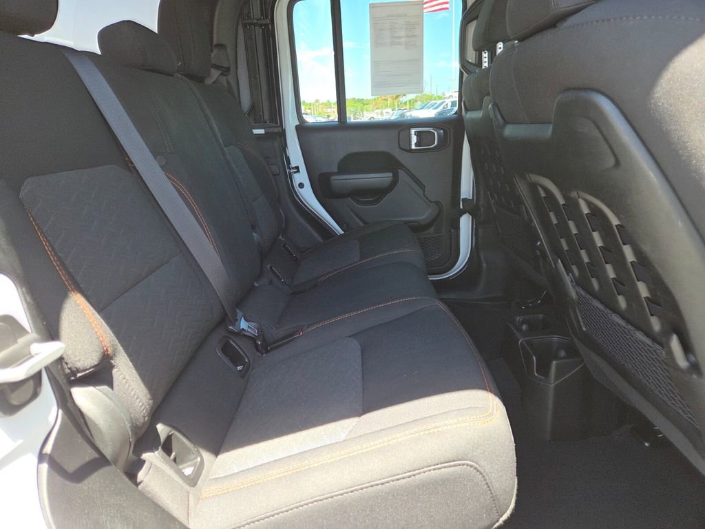 Used 2023 Jeep Gladiator Mojave AWD/4WD image 13