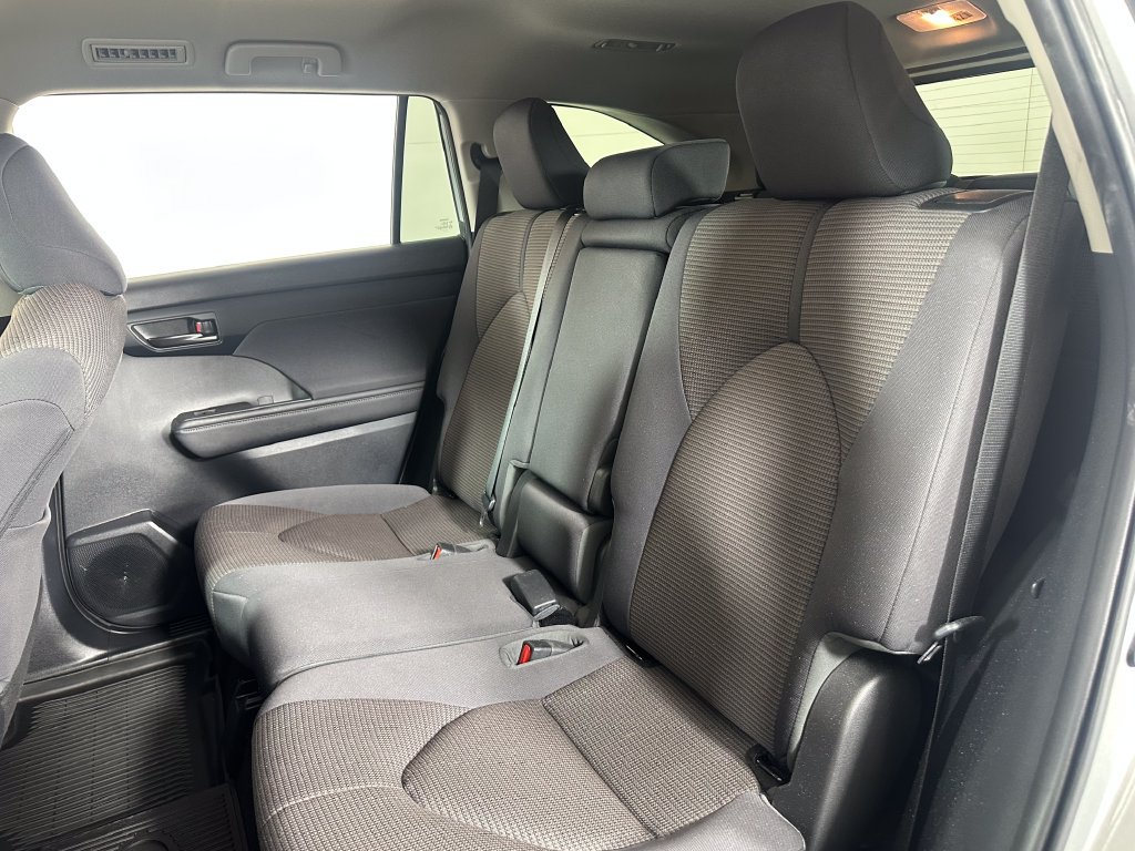 Used 2023 Toyota Highlander LE AWD/4WD image 17