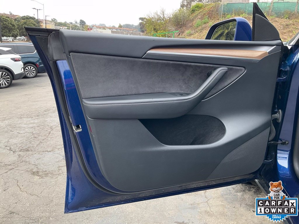 Used 2023 Tesla Model Y Long Range AWD/4WD image 23