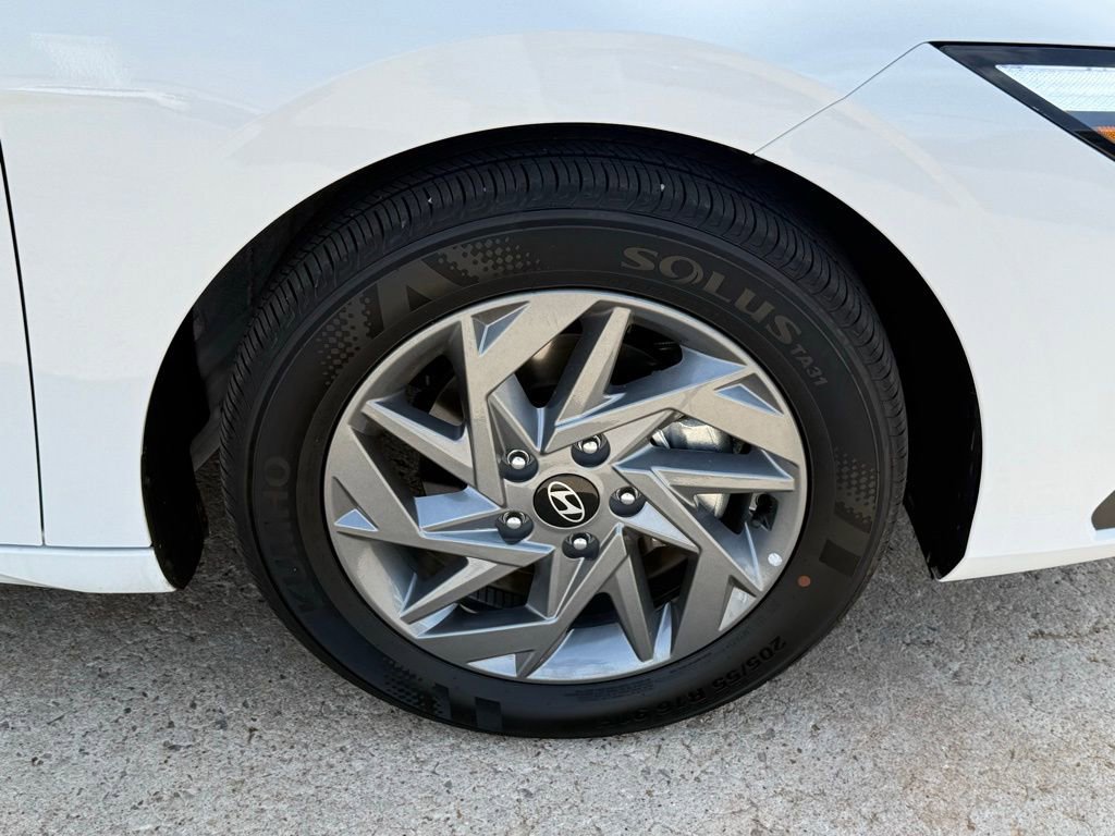 Used 2026 Hyundai Elantra Blue image 18