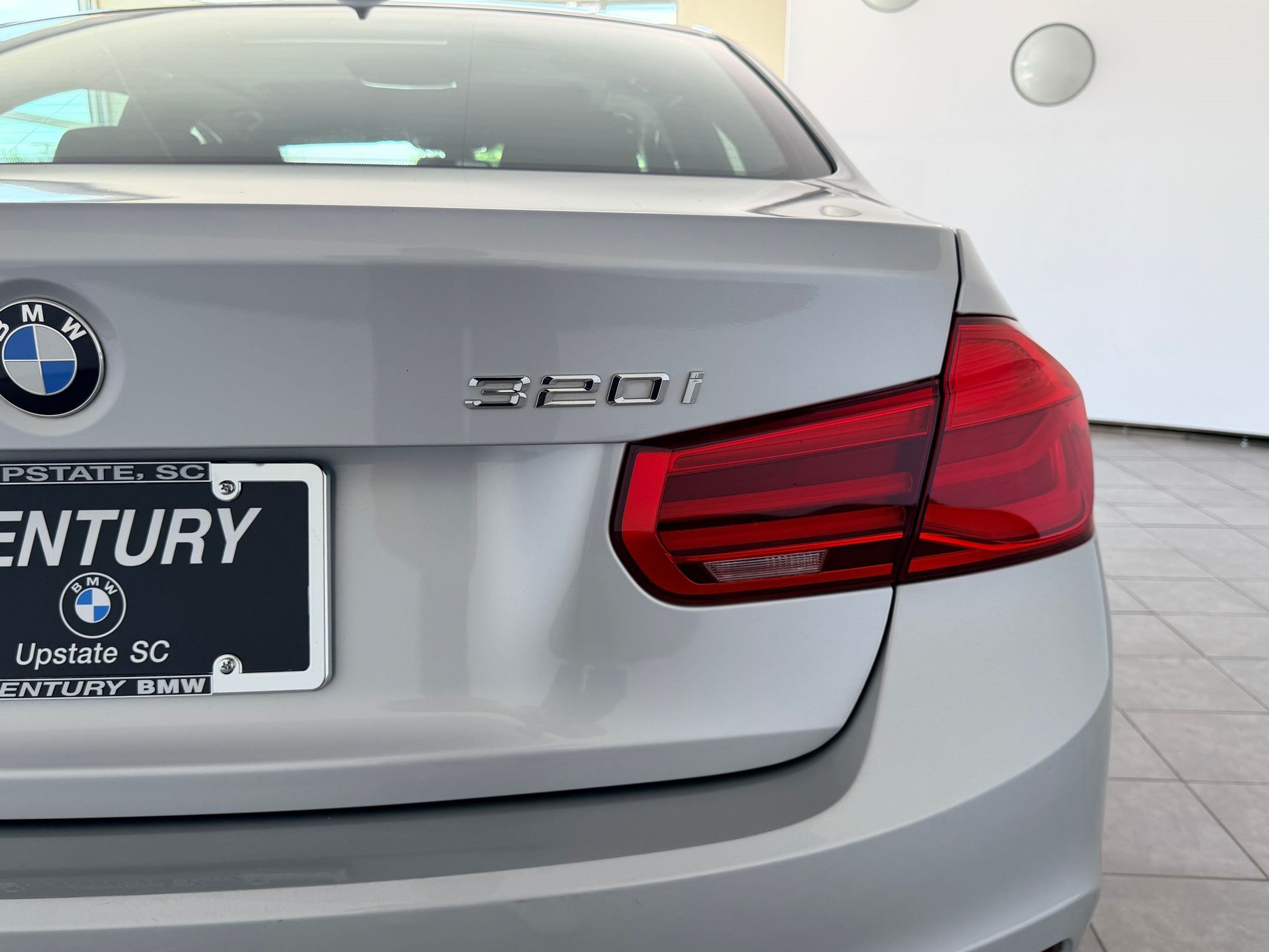 Used 2016 BMW 320i Sedan RWD image 12