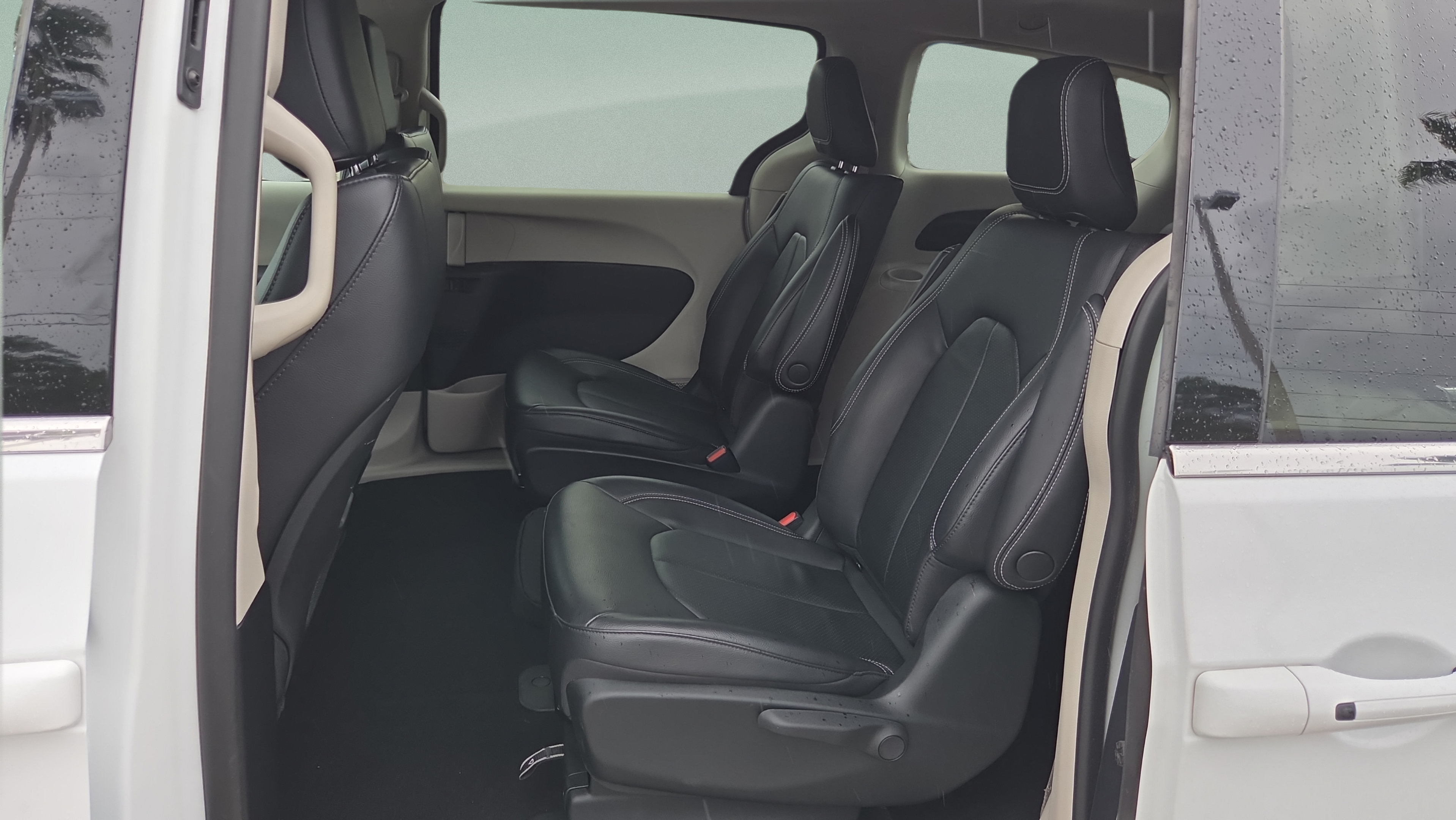Used 2022 Chrysler Pacifica Touring-L FWD image 10