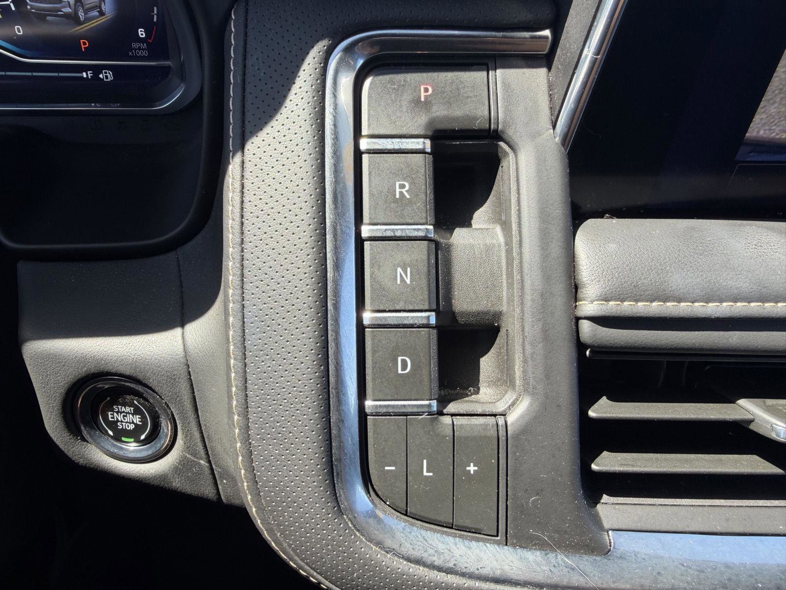 Used 2023 Chevrolet Suburban Premier RWD image 34